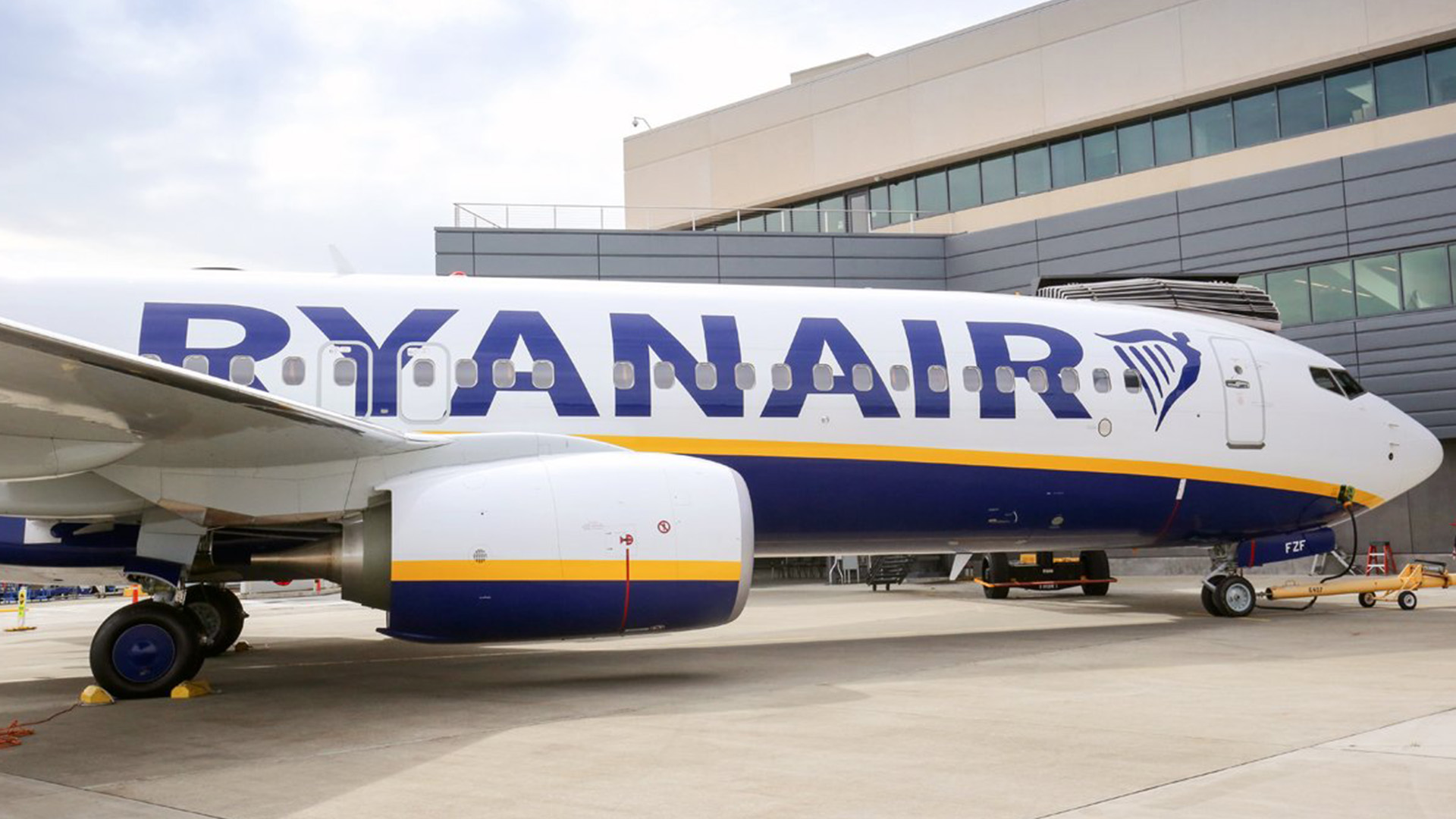 RYANAIR CELEBRATE DELIVERY OF AIRLINE’S 450TH NEXT-GENERATION 737-800 BOEING AIRCRAFT